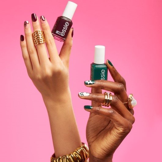 get all decked out with these holiday nail designs