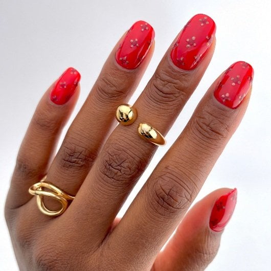 gold & red standout sparkle nails