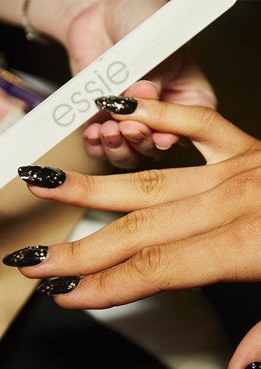 Round vs square nails deals