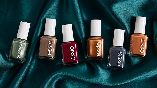 Polish Winter Collection Nail - Wrapped in - Luxury Essie