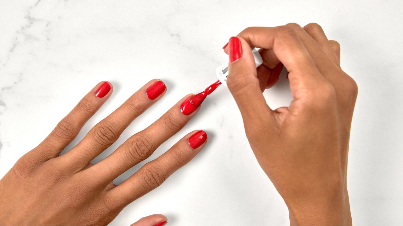 model clicks, essie gel couture longwear nail polish