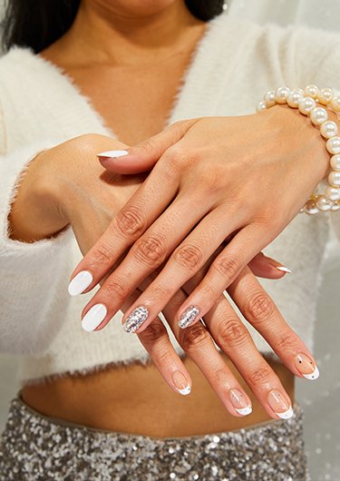 Sparkly outlet white nails