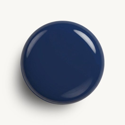 Glossy, high-shine drop of essie Expressie quick-dry nail polish in shade 'left on shred' against a clean white background.