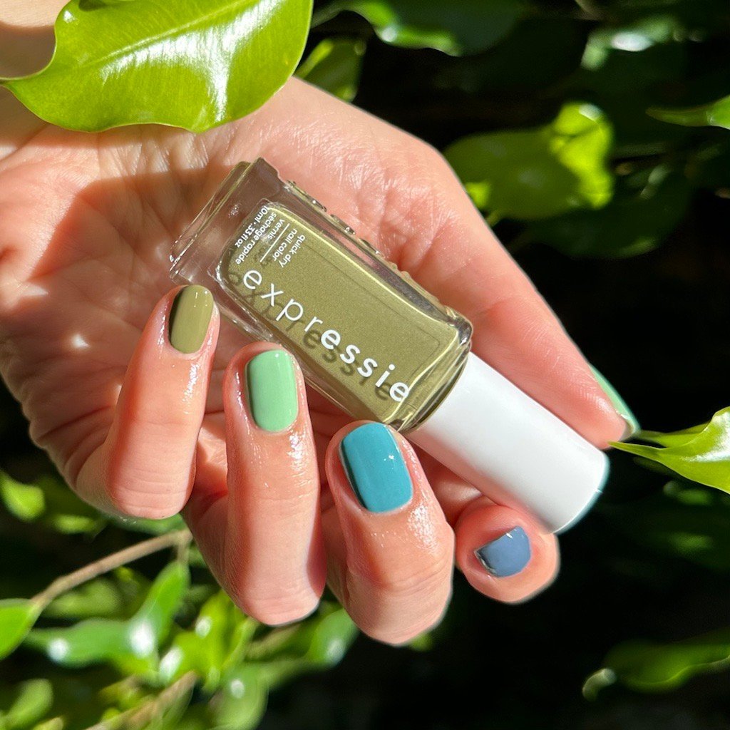 mani in a minute! expressie quick dry on-the-fly manicures ⏱️