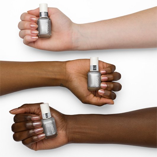 silver chrome effect nail polish | cosmic chrome | essie