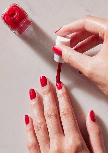 Salon Gel: Signature Holiday Nail Colors | Essie